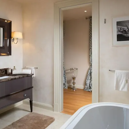 Classicly Constructed In Vabriga With Pool *